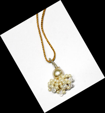 Athoor beads white golden