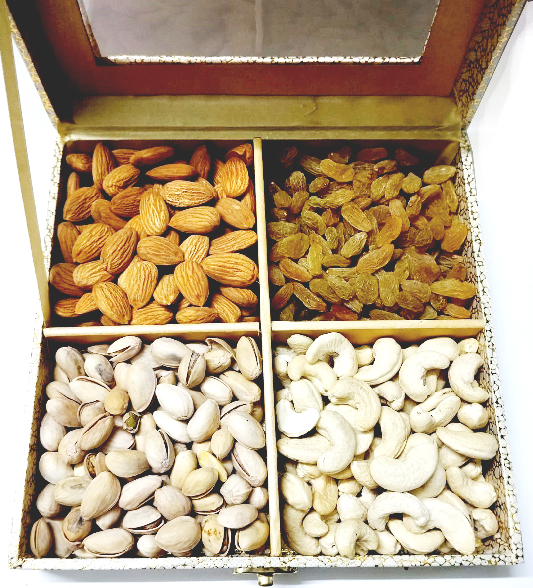 Buy Delight Foods Premium Assorted Dry Fruits Gift Box 400g | Afghani  Anjeer + Raisins Large + Cashews WL320 + California Almonds | Gift Pack  (Regular) Online at Best Prices in India - JioMart.