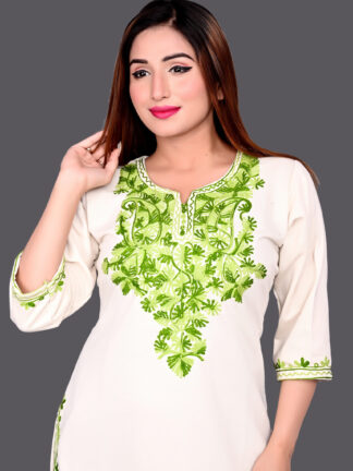 Women Embroidered Woolen Straight Kurta (White, Green )